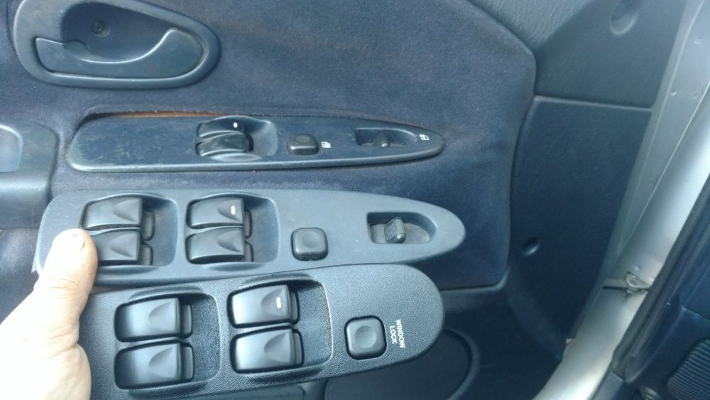 кнопки стеклоподъемников, блок Mitsubishi Space Star, Carisma.