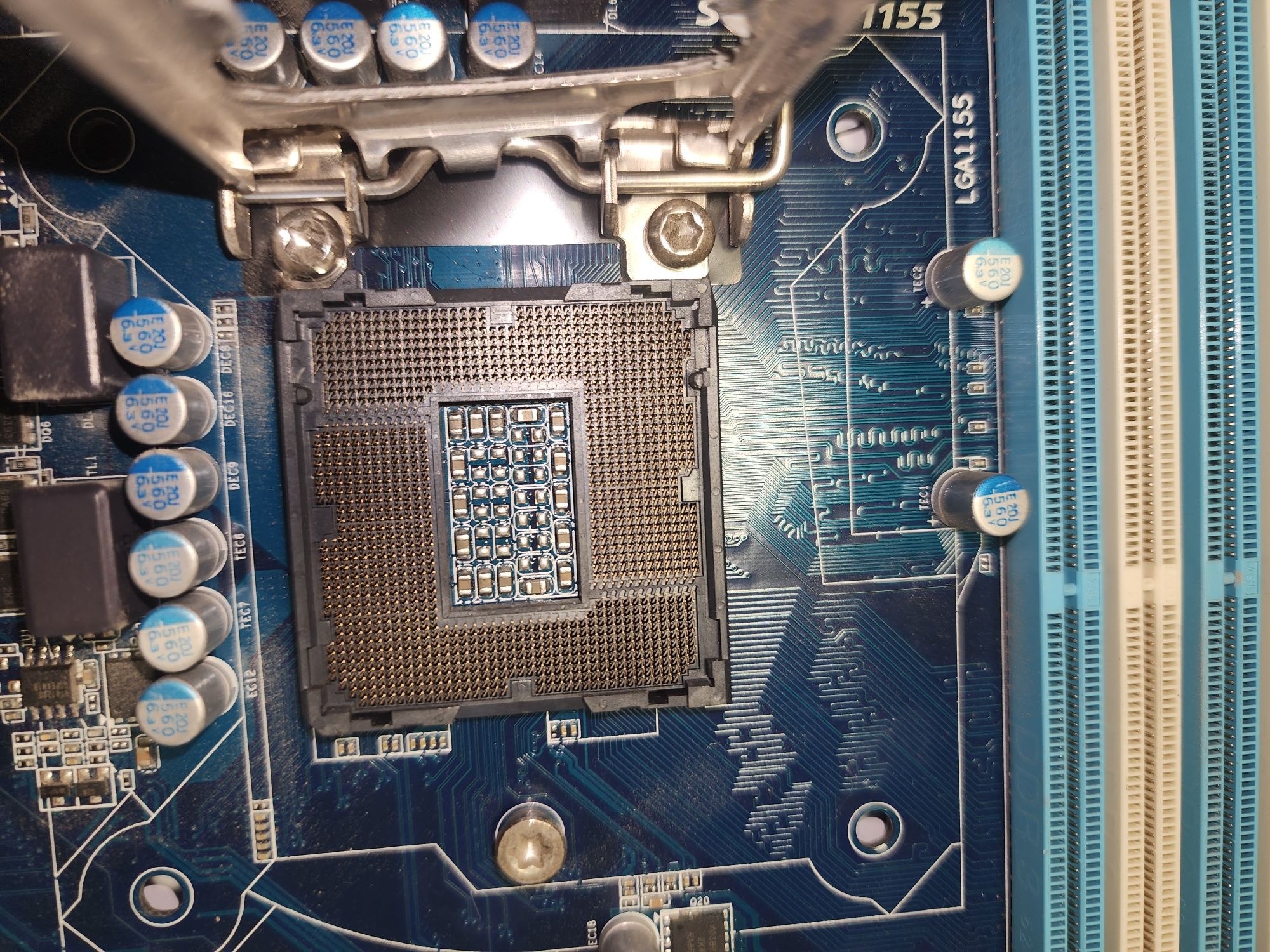 Материнская плата Gigabyt ga-z77p-d3