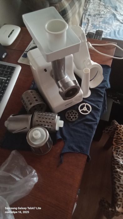 Мясорубка ZELMER 586,54A  в идеальном состоянии , ОВОЩЕРЕЗКА НОВАЯ !