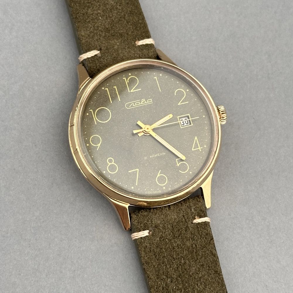 Zegarek vintage Slava – oliwkowa tarcza | ręczny naciąg | USSR