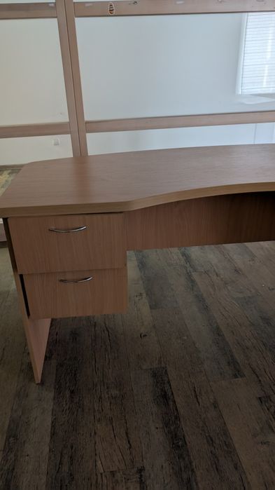 Стіл офісний у відмінному стані