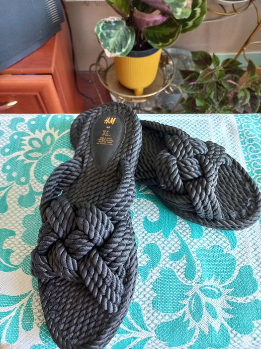 Продам босаножки,шлепки,тапочки