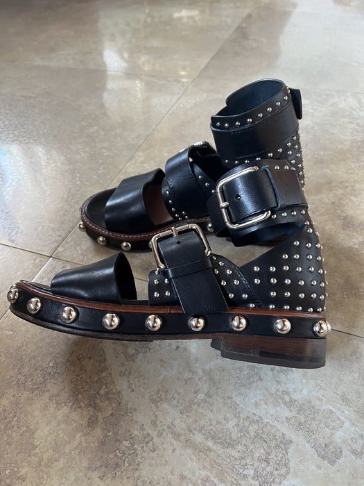 Czarne sandałki Red Valentino w rozmiarze 36