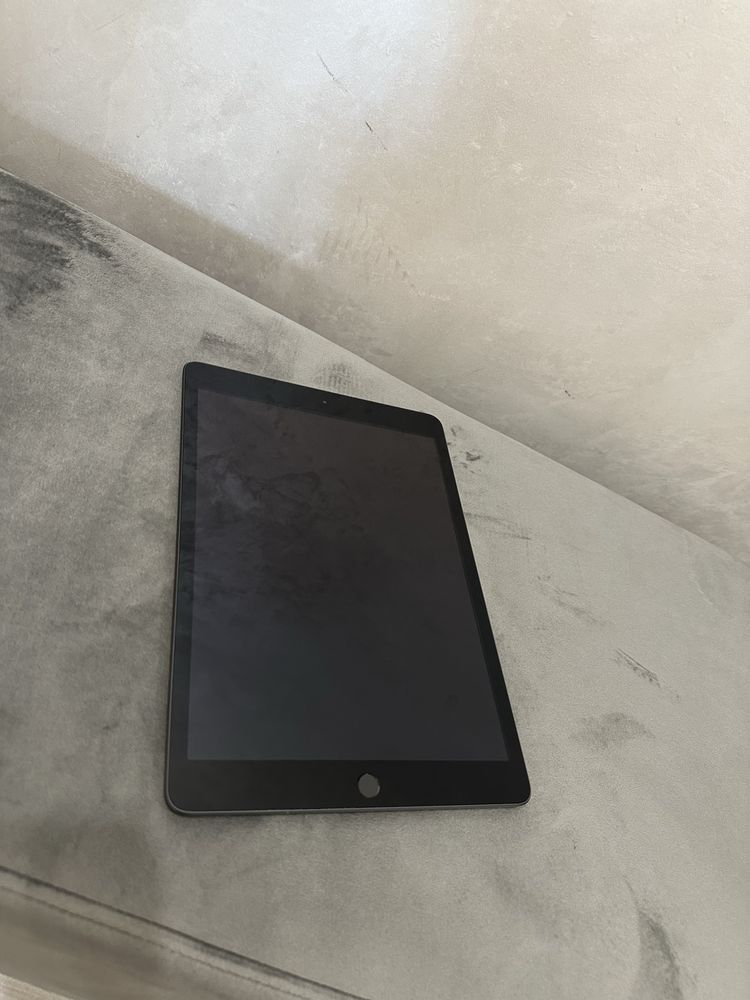 Продам iPad 8 32gb Wifi 2020