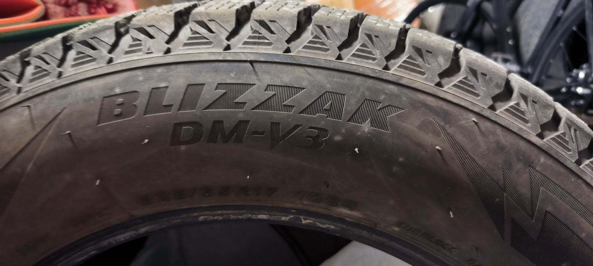 Зимова гума Bridgestone BLIZZAK DM-V3 226/65/R17