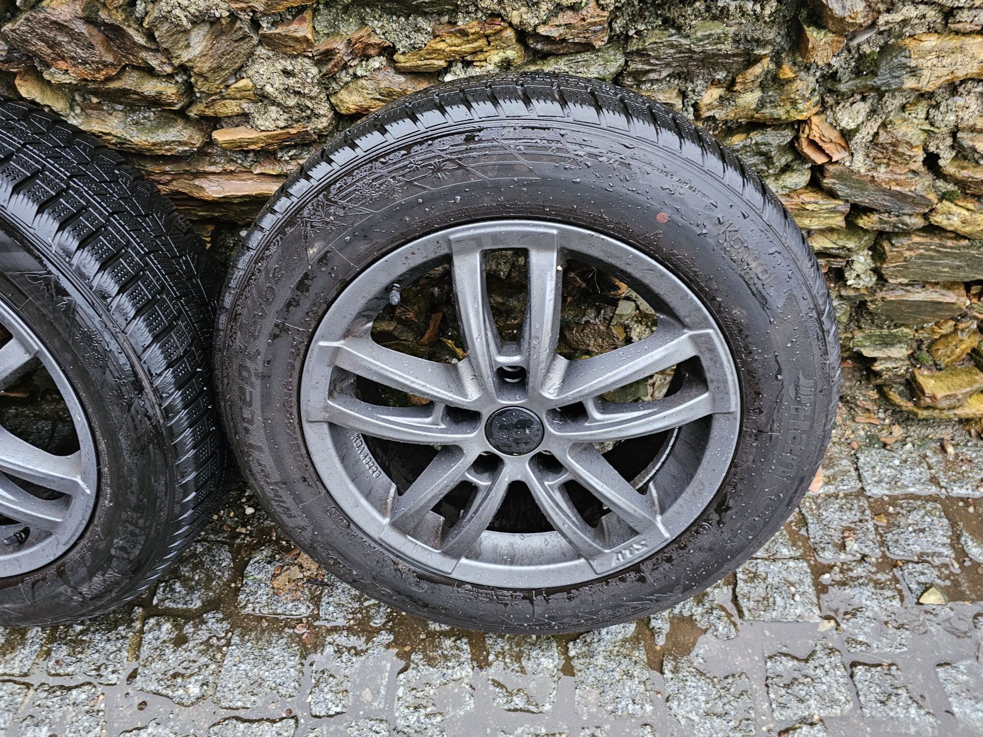 Jantes 16 5×120  BMW/MINI com pneus 205/60R16.
Possível envio para