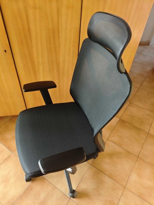 Ergonomiczne krzesło biurowe AUTHMIC, siatka