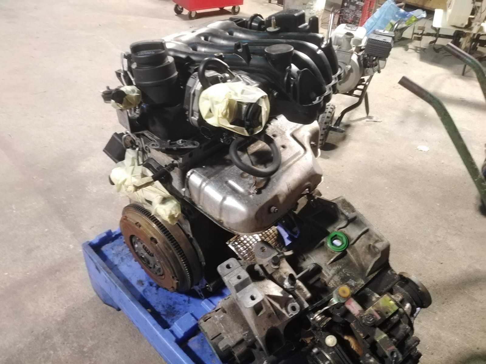 Motor Volkswagen Golf IV 1.6 a Gasolina com Referência 06B103019