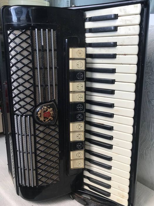 Аккордеон немецкий Royal Standard Montana. Баян