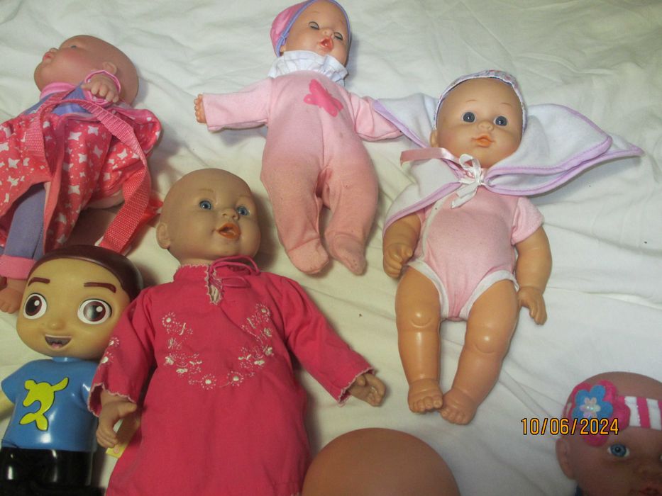 13 bonecos ( tamanho médio 30 cms )