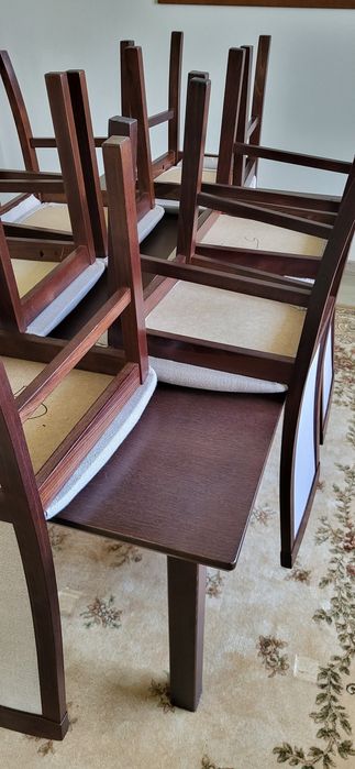 Stół rozkładany z krzesłami