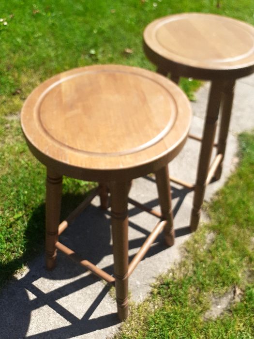 Stołki barowe hokery solidne  drewniane naprawdę warto.