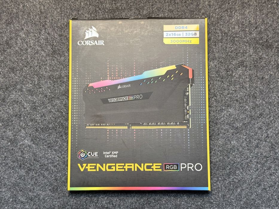 RAM 32GB DDR4 3000MHz (2x16GB) RGB Corsair