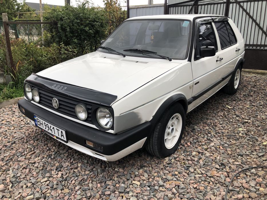 Volkswagen Golf 1.6 бенз 90г