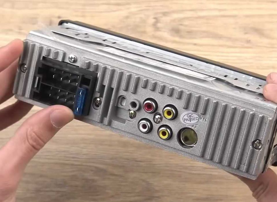 Автомагнітола з дисплеєм bluetooth стандартна універсальна usb флешки