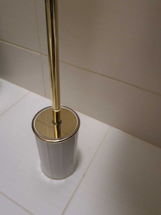 Złota szczotka toaletowa + BIAŁY POJEMNIK ceramiczna do łazienki WC
