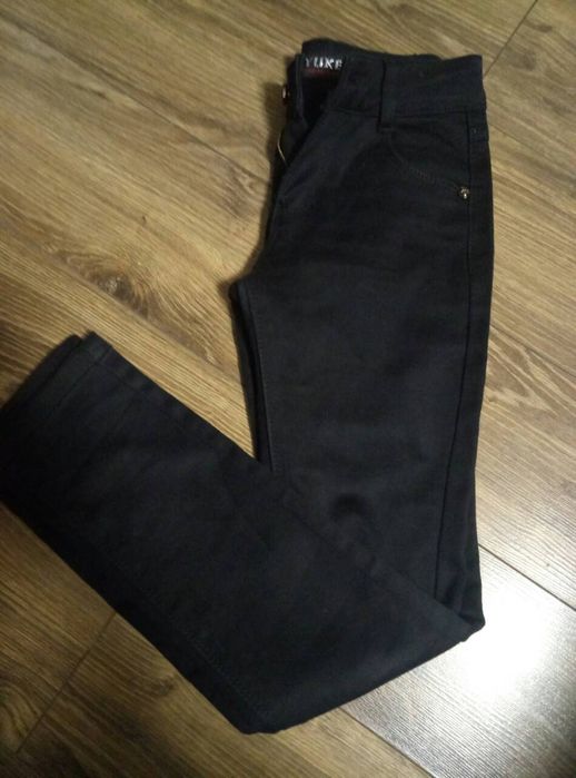 Джинсы черные р.140(8-10 лет)