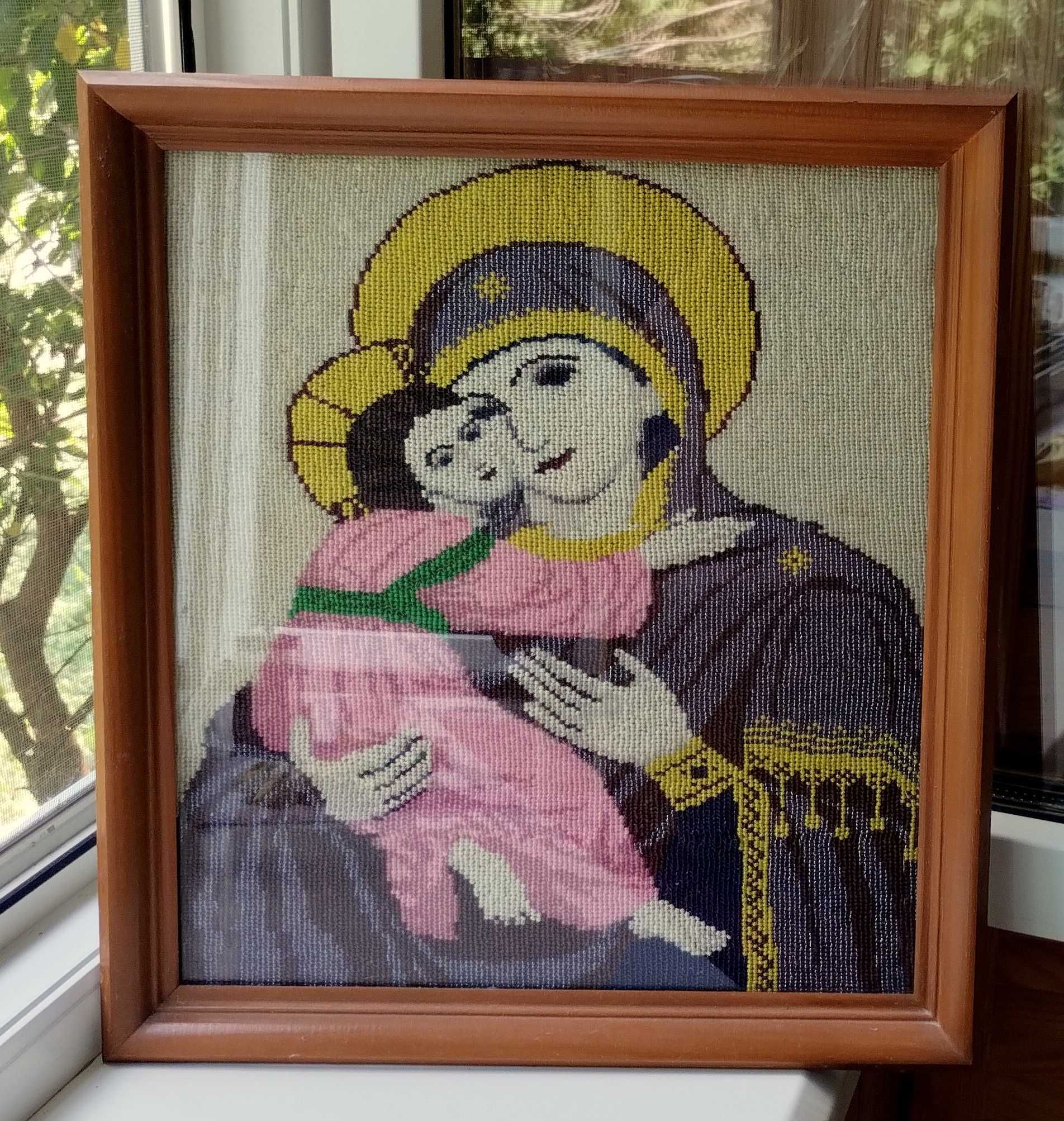 Твір з бісеру Пресвята Богородиця.