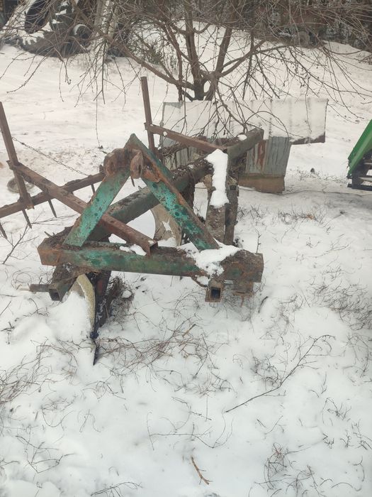 Продам трьох корпусний плуг