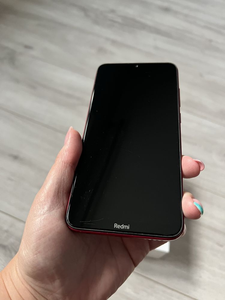 Czerwony smartfon smartphone Xiaomi Redmi 8 4GB
