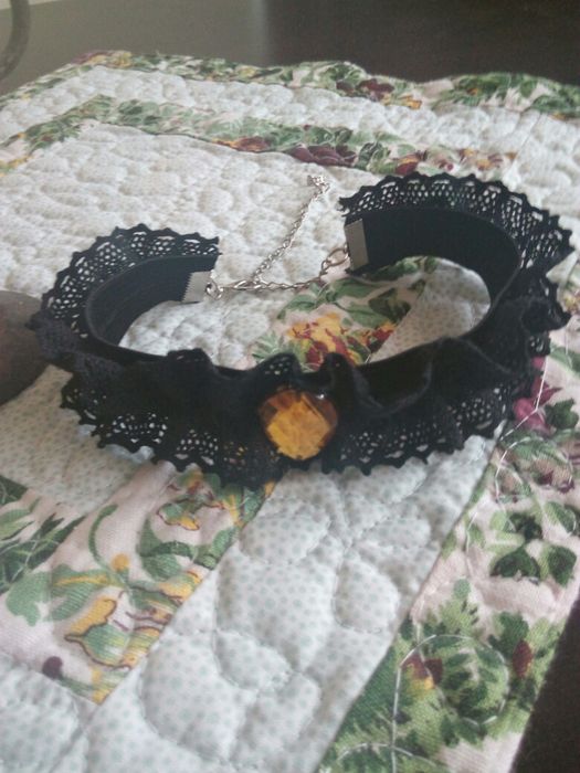 Vendo gargantilha em  renda