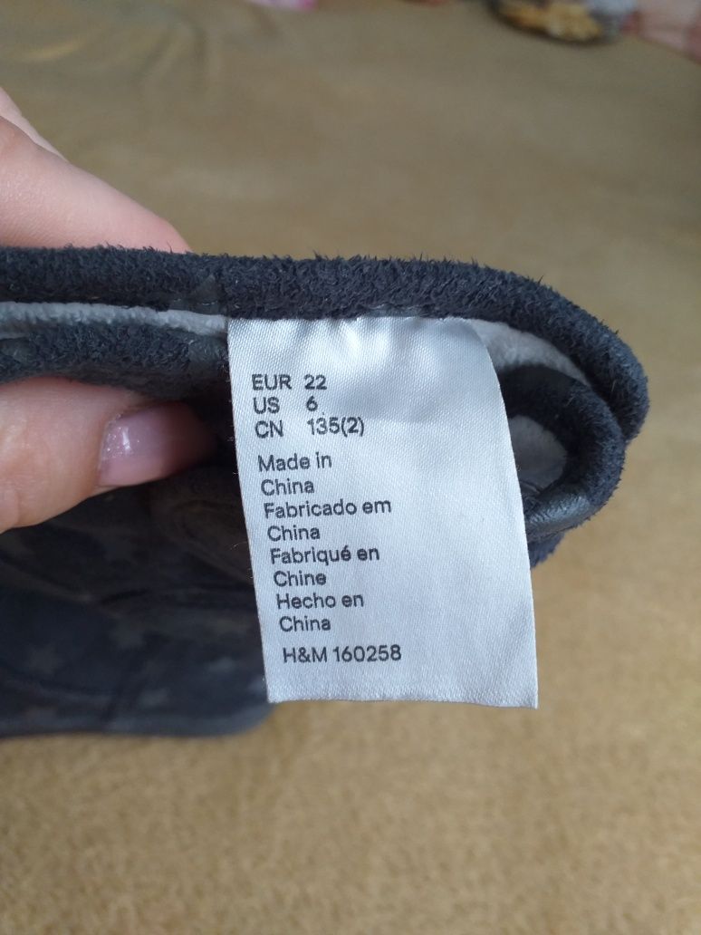 Buciki przejsciowe H&M dla dziewczynki w rozmiarze 22.