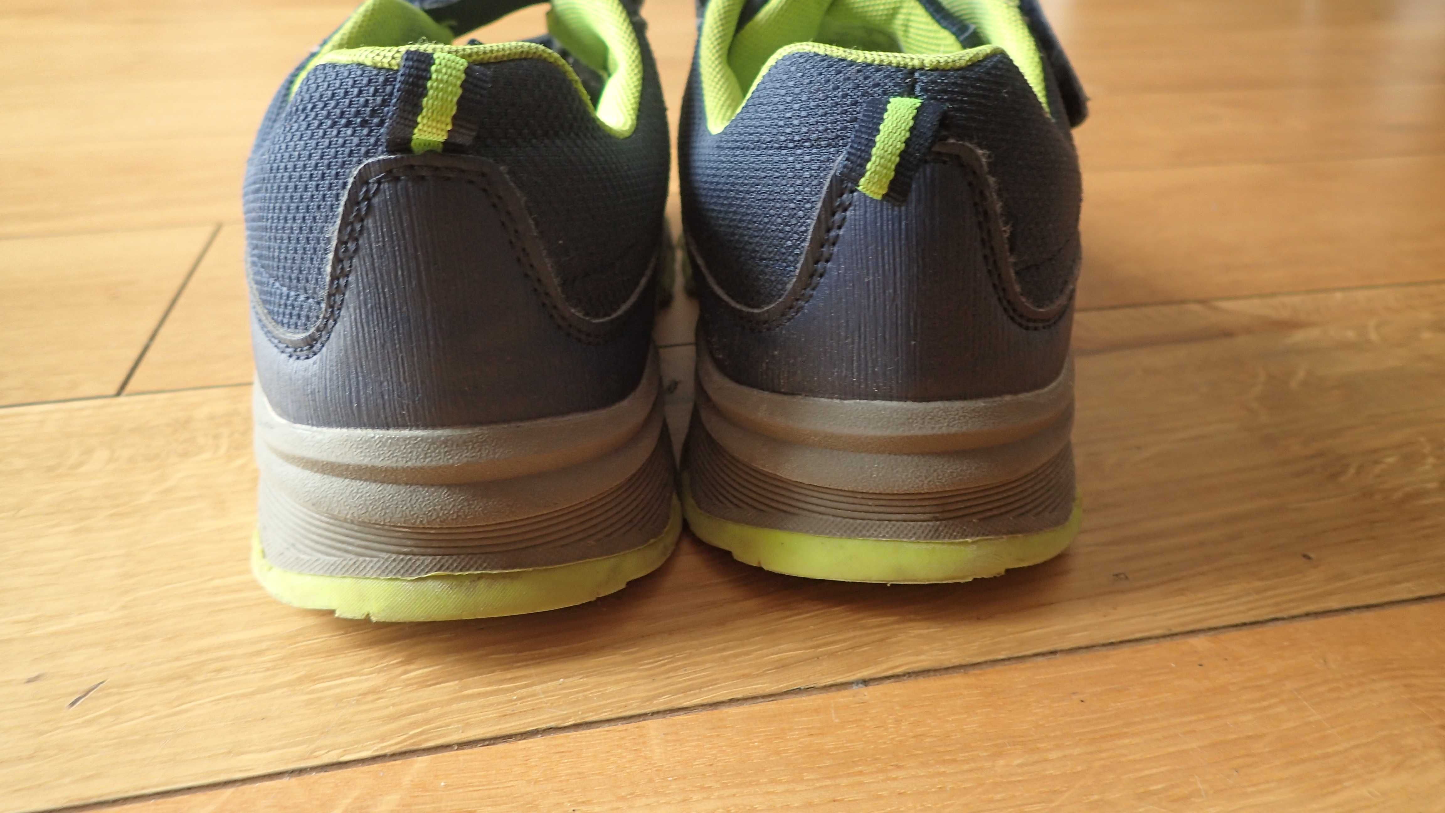 Buty chłopięce granatowe na rzepy rozm. 36