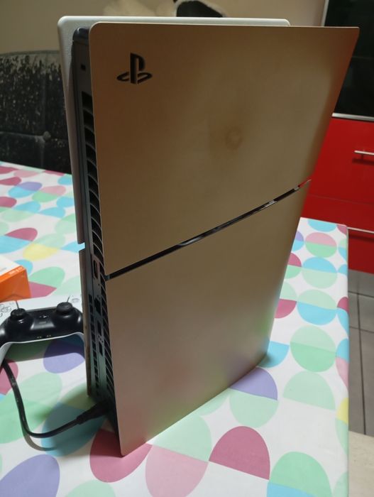 PlayStation 5 com 2 comandos