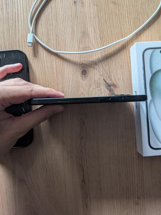 Sprzedam Iphone 15 plus