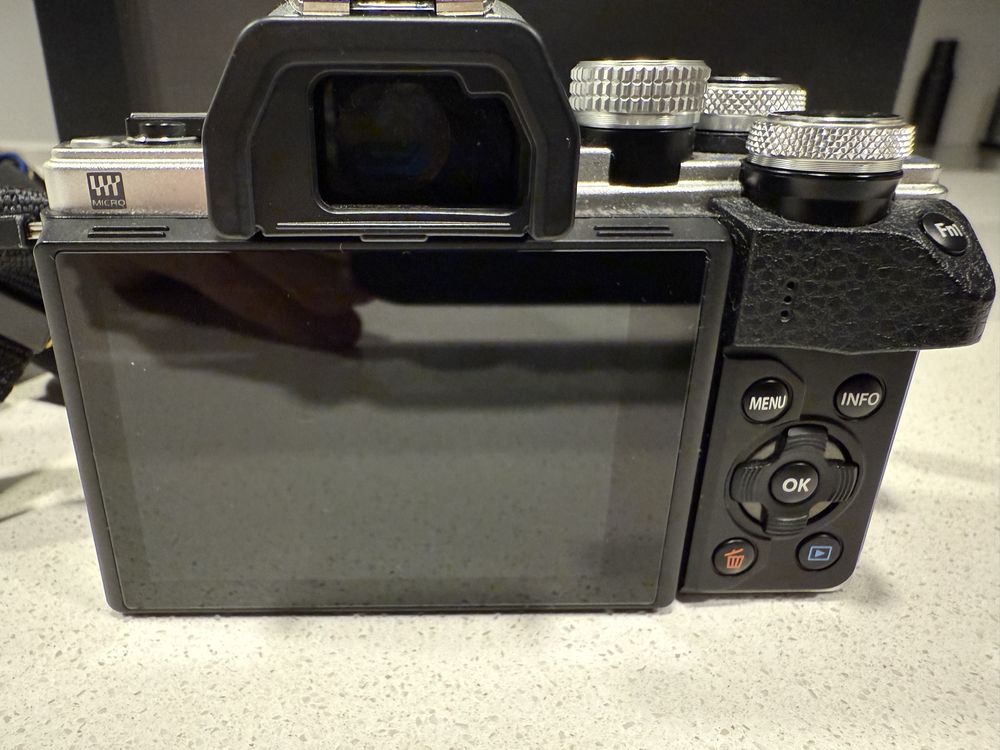 Aparat Olympus OM-D E-M10 Mark II-stan idealny!