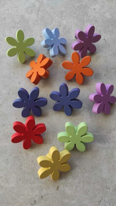 gałki, uchwyty do mebli dziecięcych 11 sztuk