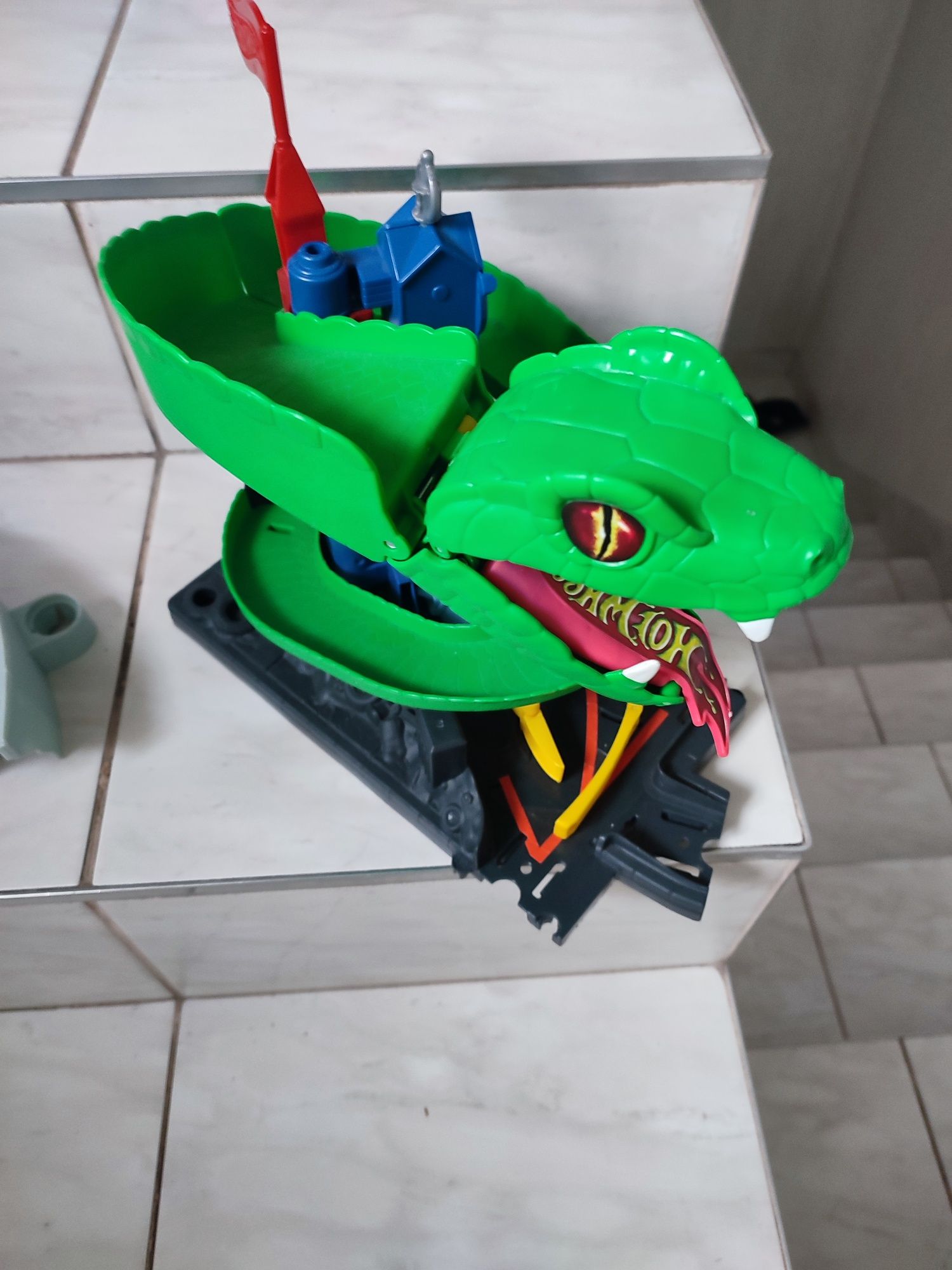 Tory hot wheels wyrzutnia kobra city dragon bastle