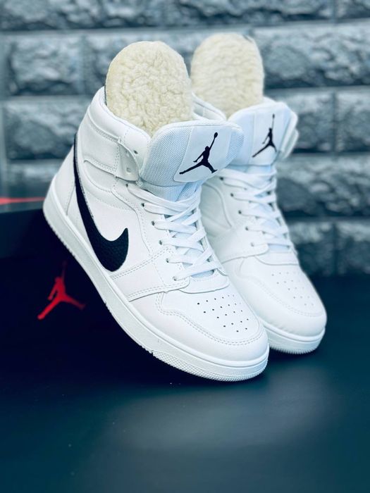 Кожаные Кроссовки белые зимние Nike Jordan Retro 1 White / Найк Жордан