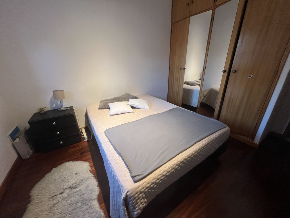 Vendo cama de casal com colchao