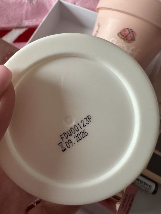 Zestaw kosmetyków nowych revolution rimmel everybody onlybio fluff itp