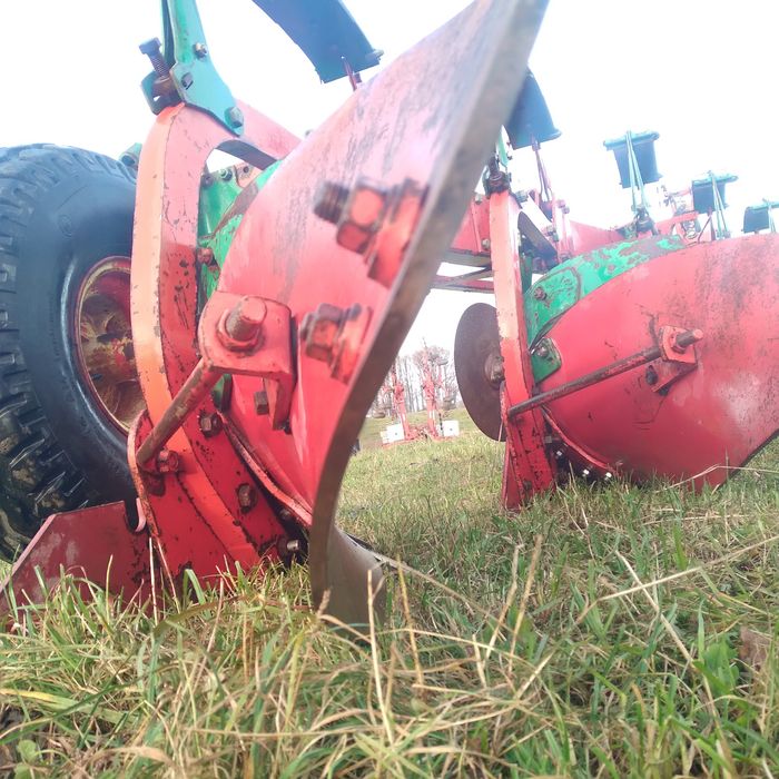 Pług kverneland 4,5 skibowy vario 12"-20" hydrauliczny