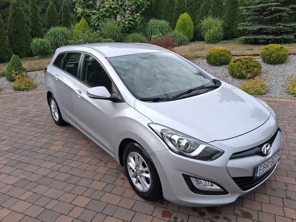 Hyundai I30  1,4 KOMBI . Orginał lakier, 2 x koła, PDC