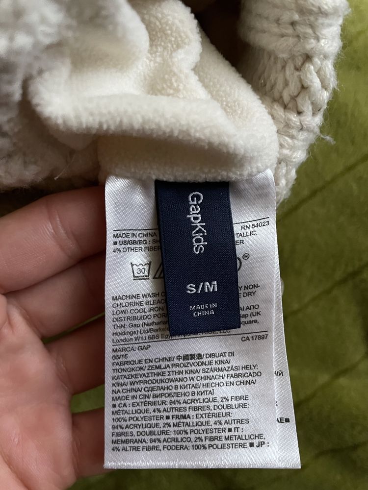 Biała czapka z pomponem GapKids