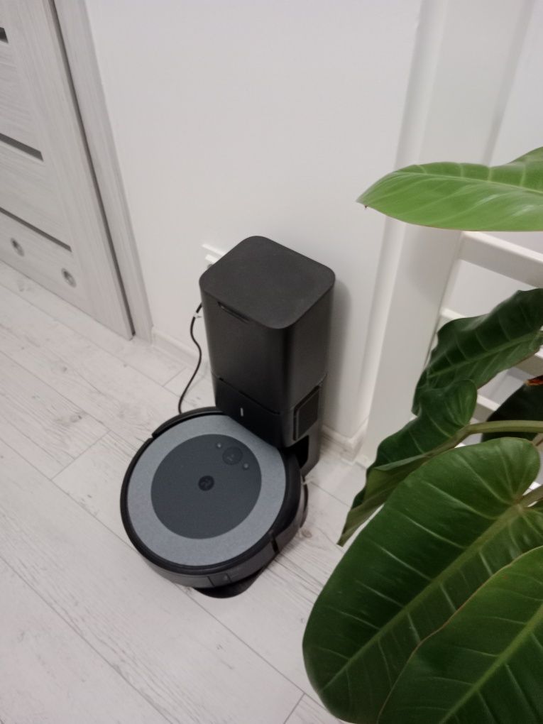 iRobot Roomba i3+ ze stacją oczyszczającą Clean Base idealny mocny