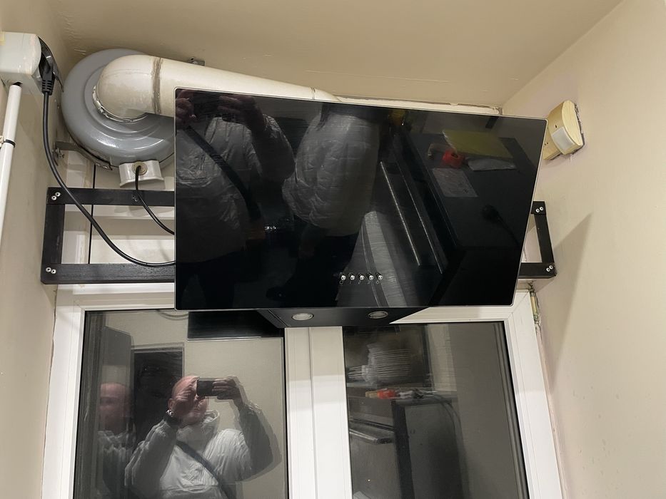 Продам витяжку фактично нова