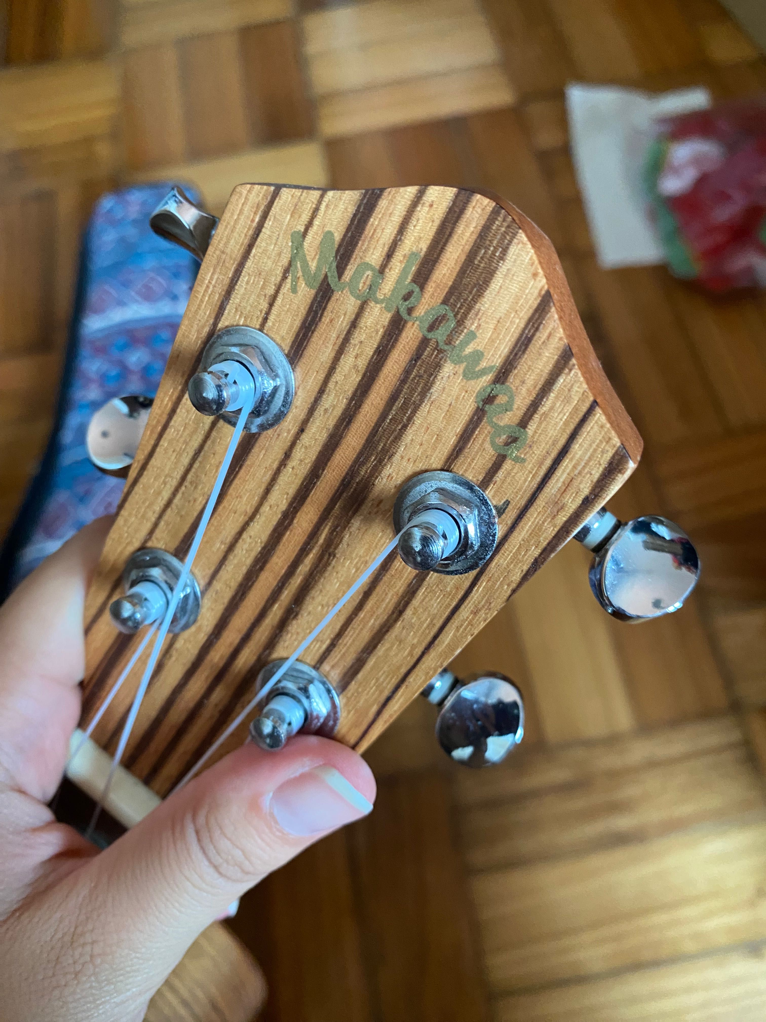 Ukelele +acessórios como novo