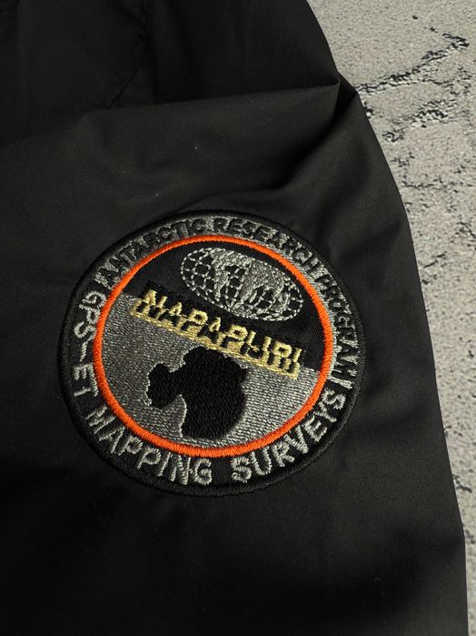 Вітрівка-анорак NAPAPIJRI | Чорна | Щільна плащівка | Нашивка логотип