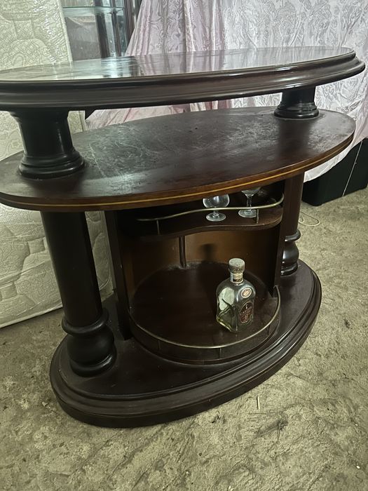 Móvel de apoio com bar