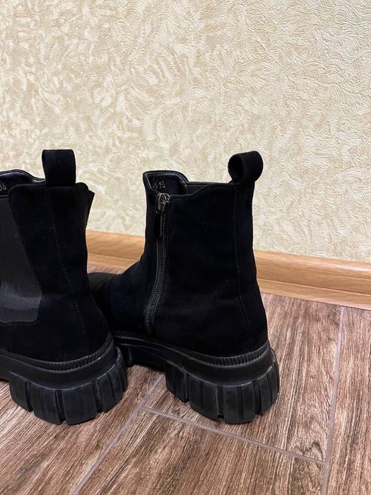 Чорні зимні челсі