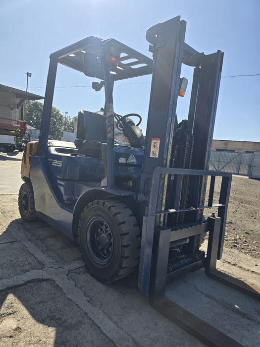 Погрузчик вилковий.  TOYOTA 2.5 тонны.  Вагонник.