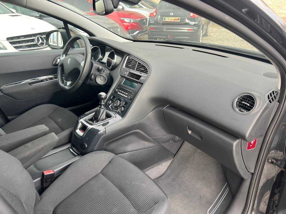 Peugeot 5008 2015р.в 1.6 дизель