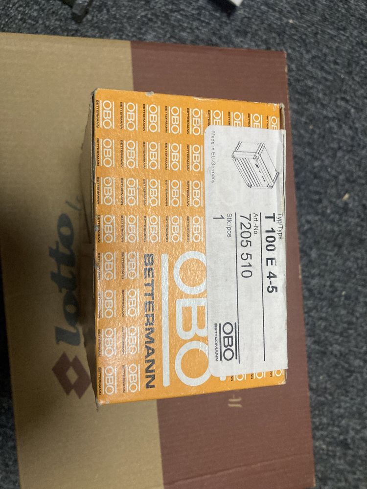 Тримач з клемами, шини Eaton довжина 1м 2п,3п . FireBox T100E OBO