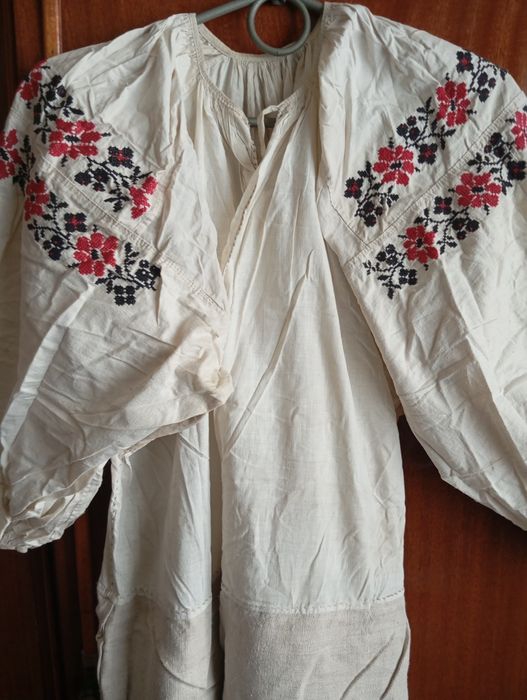 Плаття вишите старинне