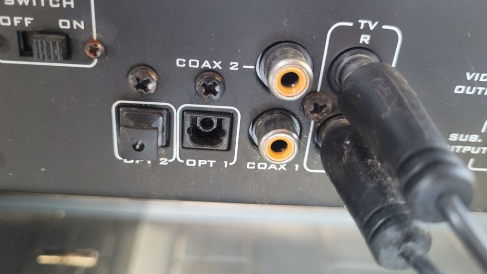 Szafka rtv z głośnikami  w zabudowie