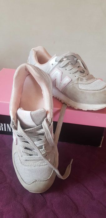 Кросівки для дівчат